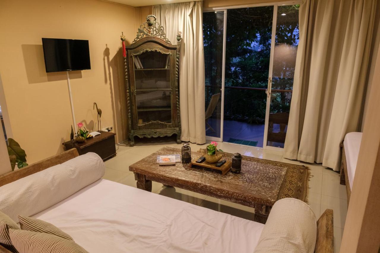 Ruth'S Bed & Breakfast Lembang Exterior photo